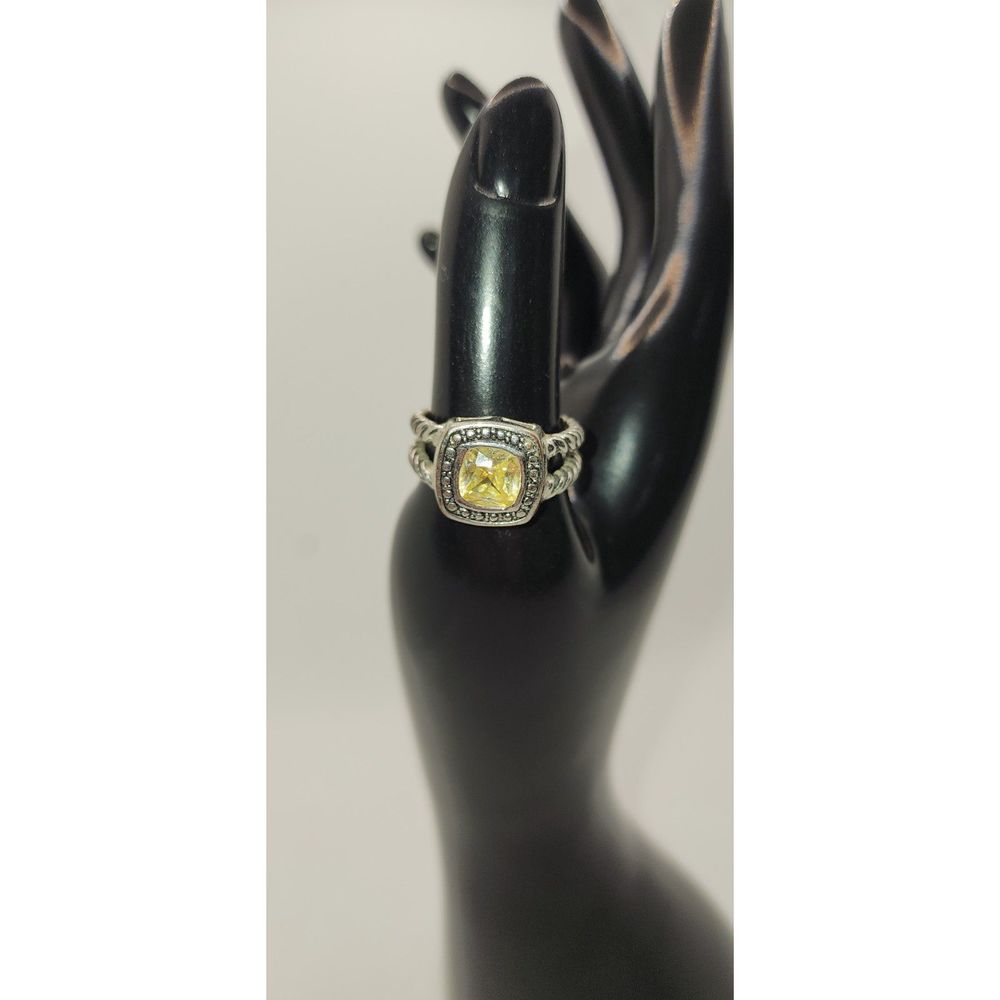 Various Rings Costume Jewelry, Statement Rings, Gold Tone Rings, Gemstone Rings - Picture 9 of 10